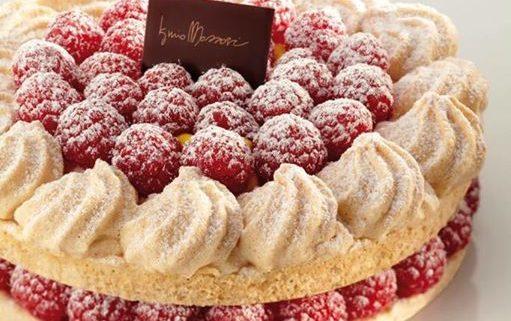 Meringata alle mandorle con lamponi e crema pasticciera