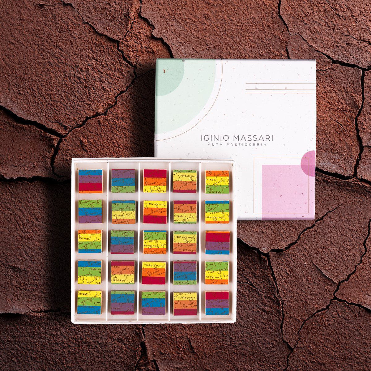 Cremini Arcobaleno di Iginio Massari Alta Pasticceria: selezione da 25 cremini artigianali con gusti misti di cioccolato fondente, bianco, al latte, pistacchio, lampone e frutta secca.