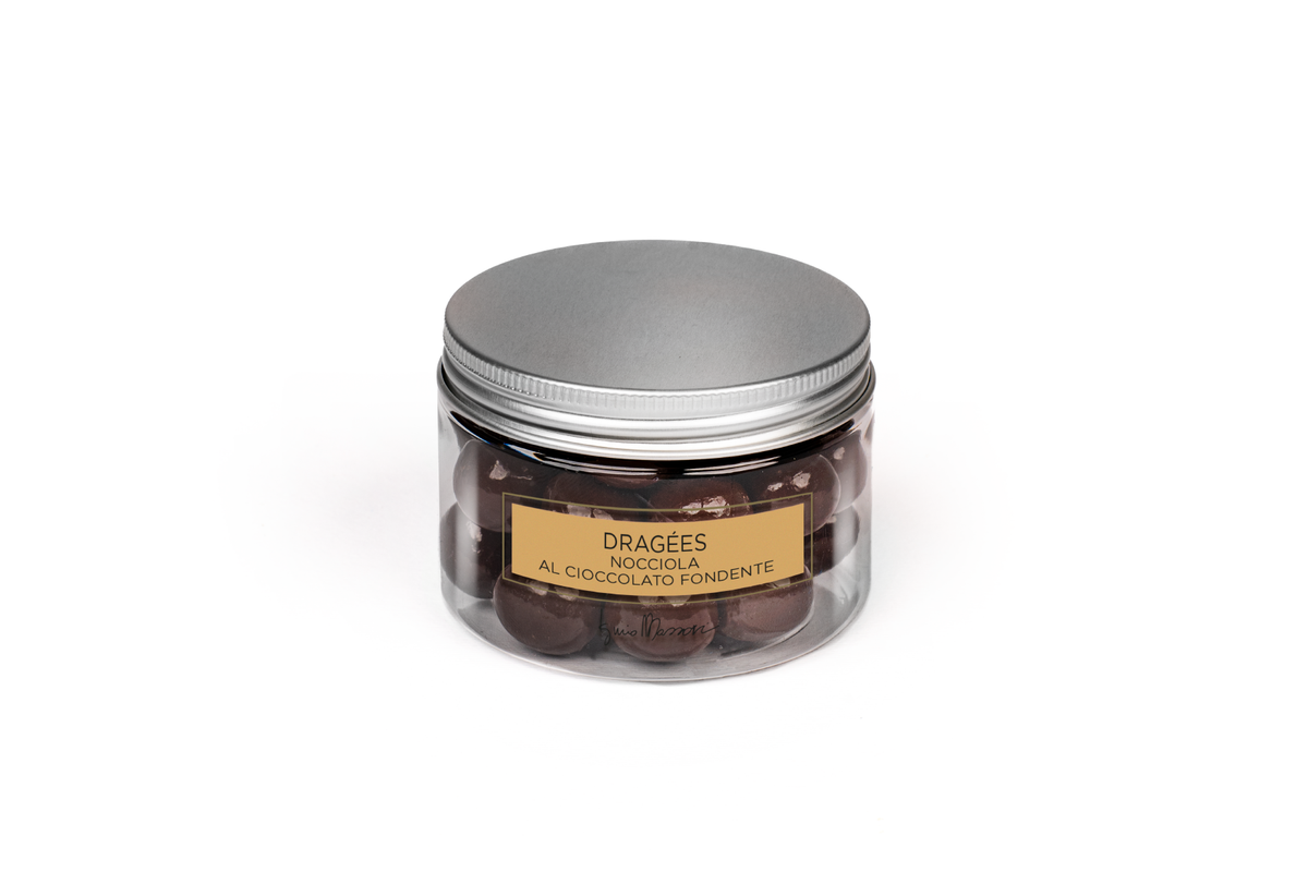 Dragées di Iginio Massari Alta Pasticceria: nocciole tostate rivestite di cioccolato fondente, confezionate artigianalmente.