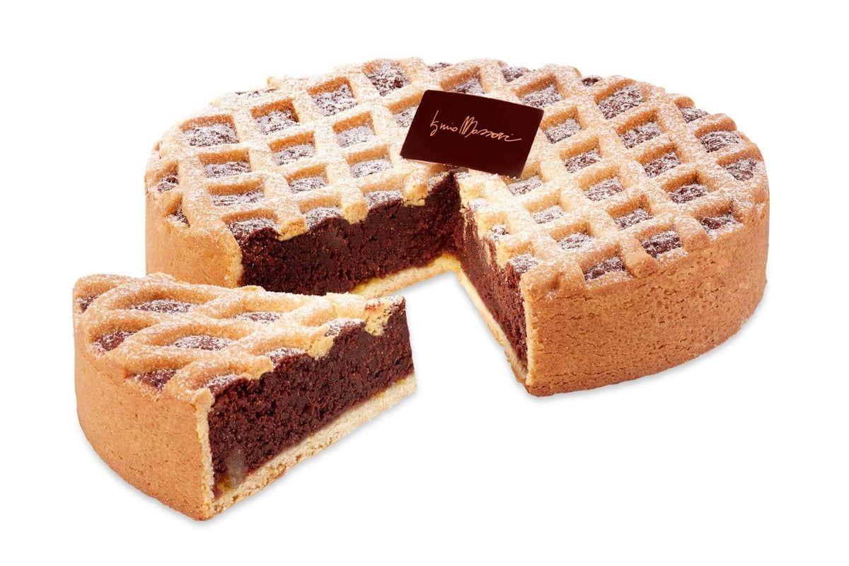 Torta Bresciana di Iginio Massari Alta Pasticceria vista di una fetta per scoprire il ripieno  di cacao amaro, arancia candita, nocciole del Piemonte e base di marmellata di arancia.